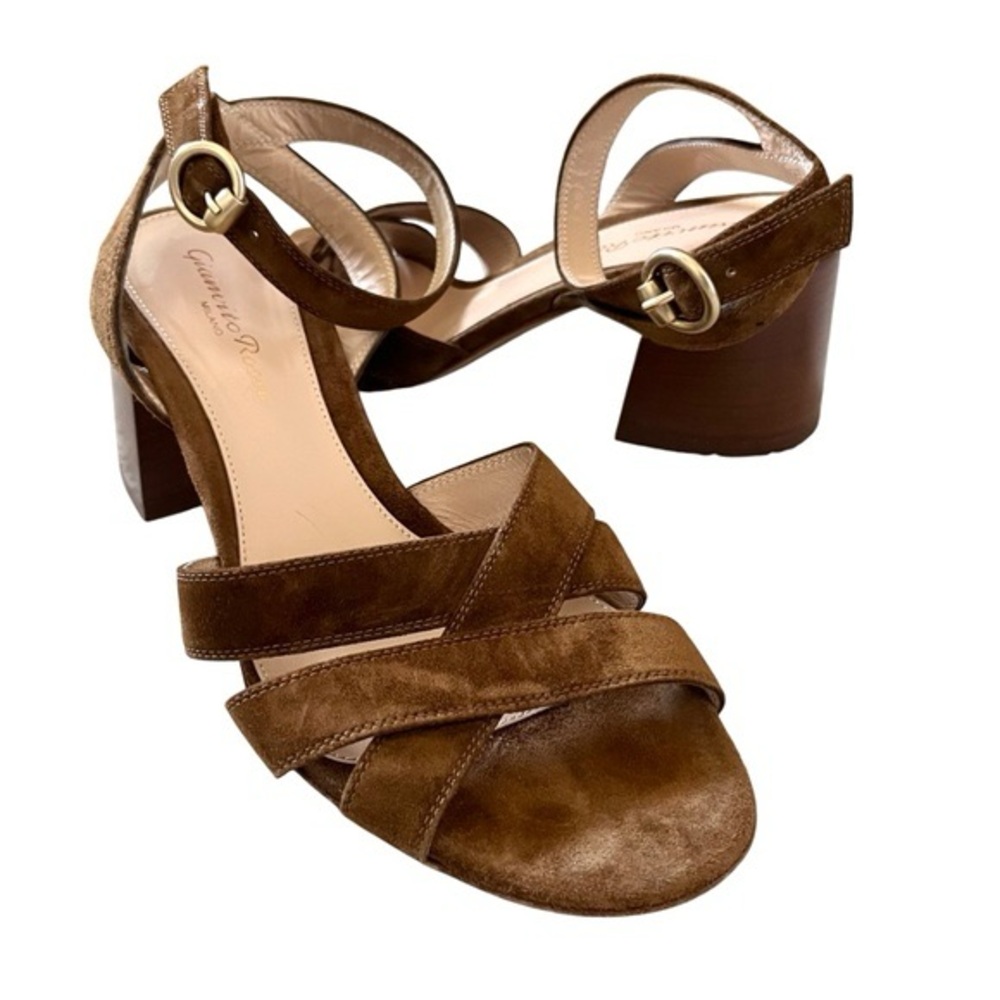 Gianvito Rossi Strappy High Heel Brown Suede
Chunky Block Sandals